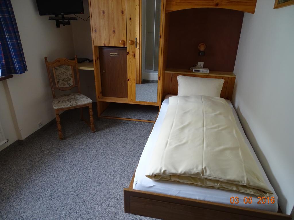 Hotel Old-Jnn Saas im Prattigau Номер фото