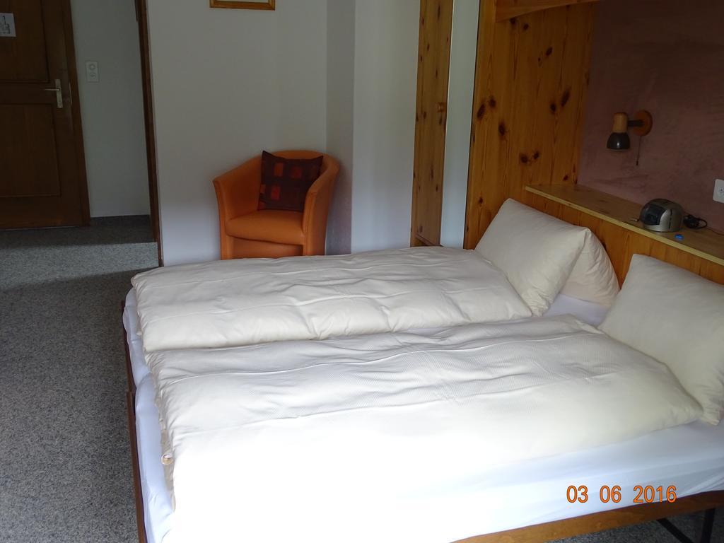 Hotel Old-Jnn Saas im Prattigau Номер фото